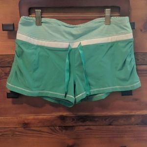 Size 6 heather green Lululemon running short